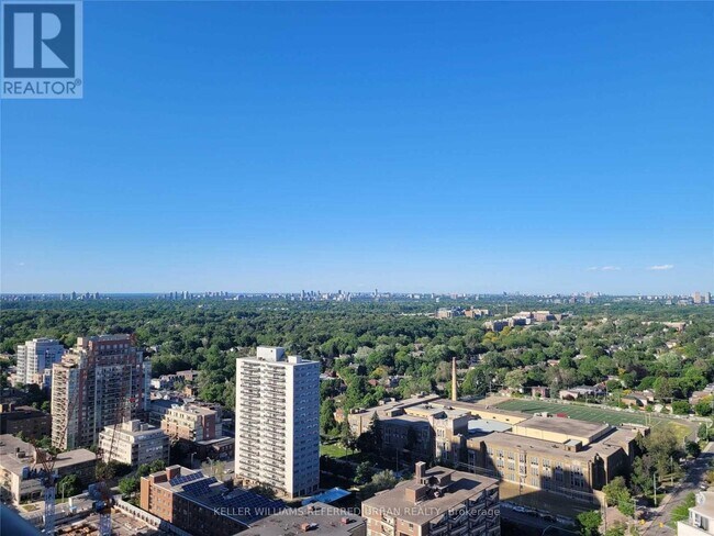 Photo du bâtiment - 185 Roehampton Ave