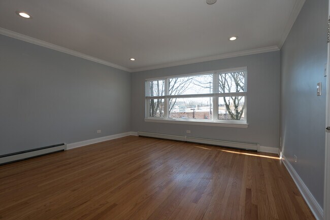 Building Photo - 5719 N Fairfield Ave