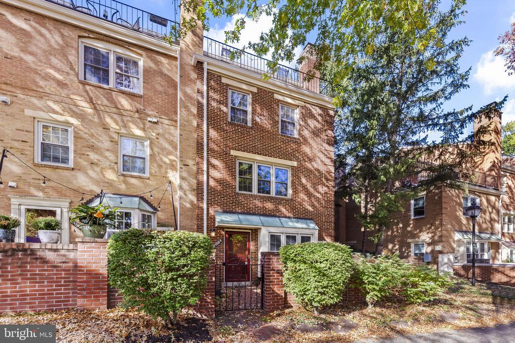 Foto principal - 2506 Fairfax Dr