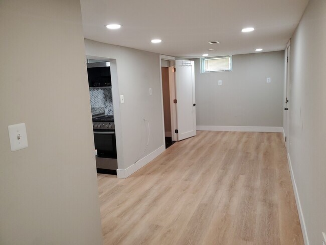 Building Photo - Stylish renovated 1 bedroom apartment