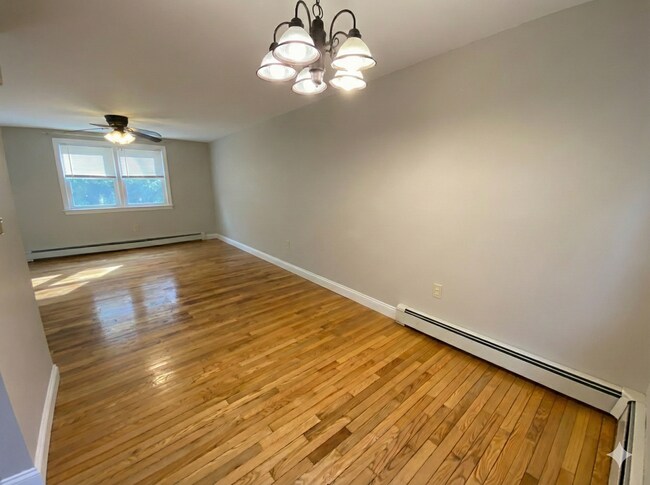 Foto del edificio - 144 E Main St