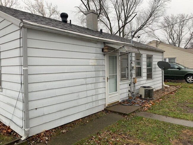 Foto del edificio - Neat, well maintained 2 BR house in Bloomington