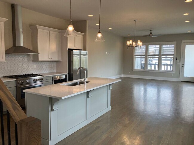 Foto del edificio - North Nashville 4BR/4BA