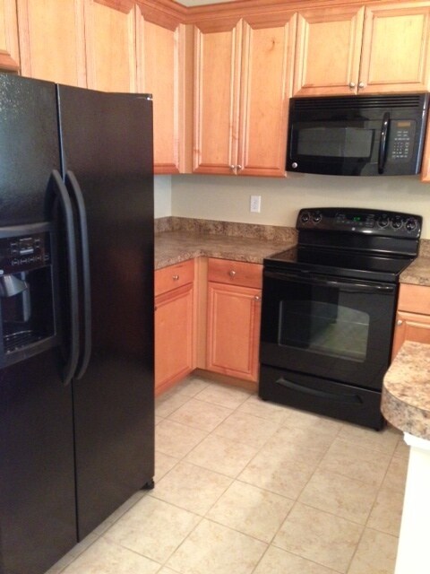 Building Photo - 2 Bedroom, 2 Bath with 1 Parking Space @ C...