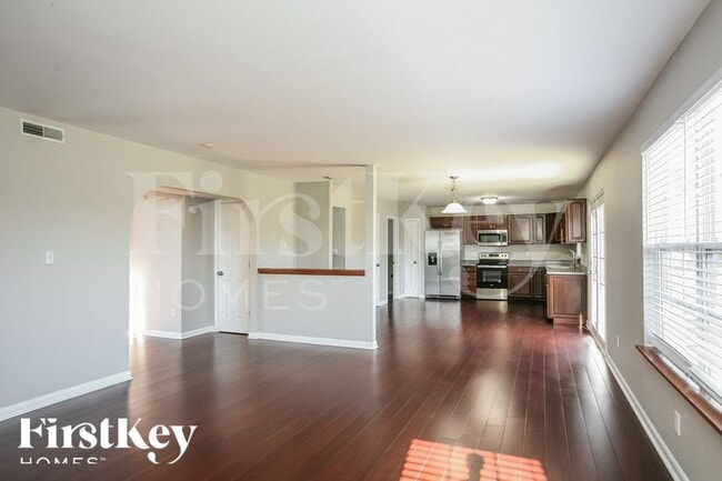 Foto del edificio - 8085 Lawrence Woods Blvd