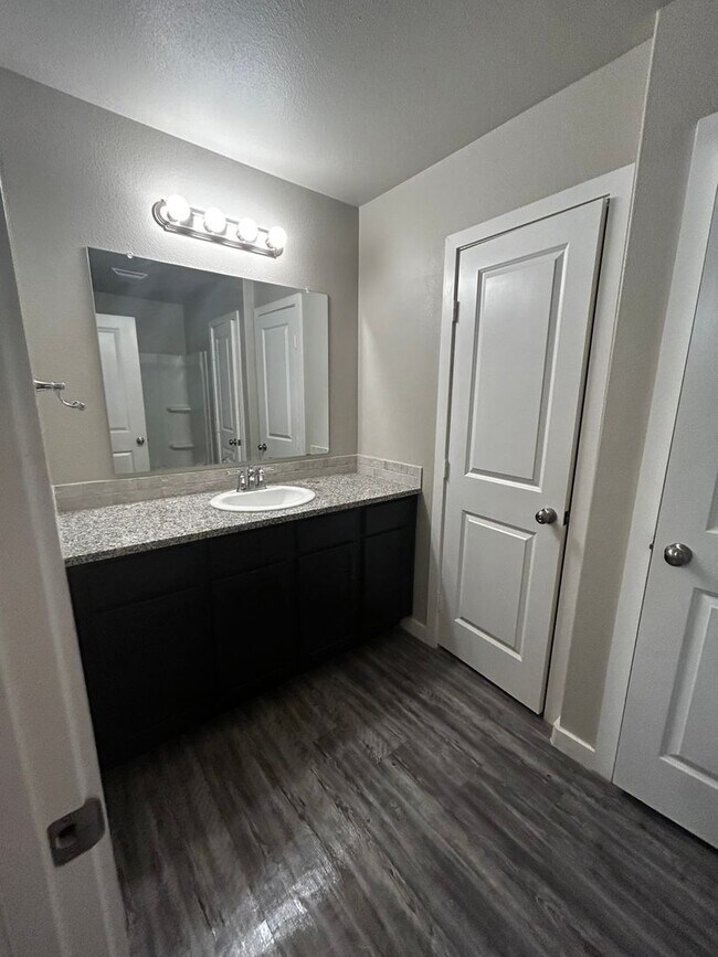 Foto del edificio - Brand new townhouse