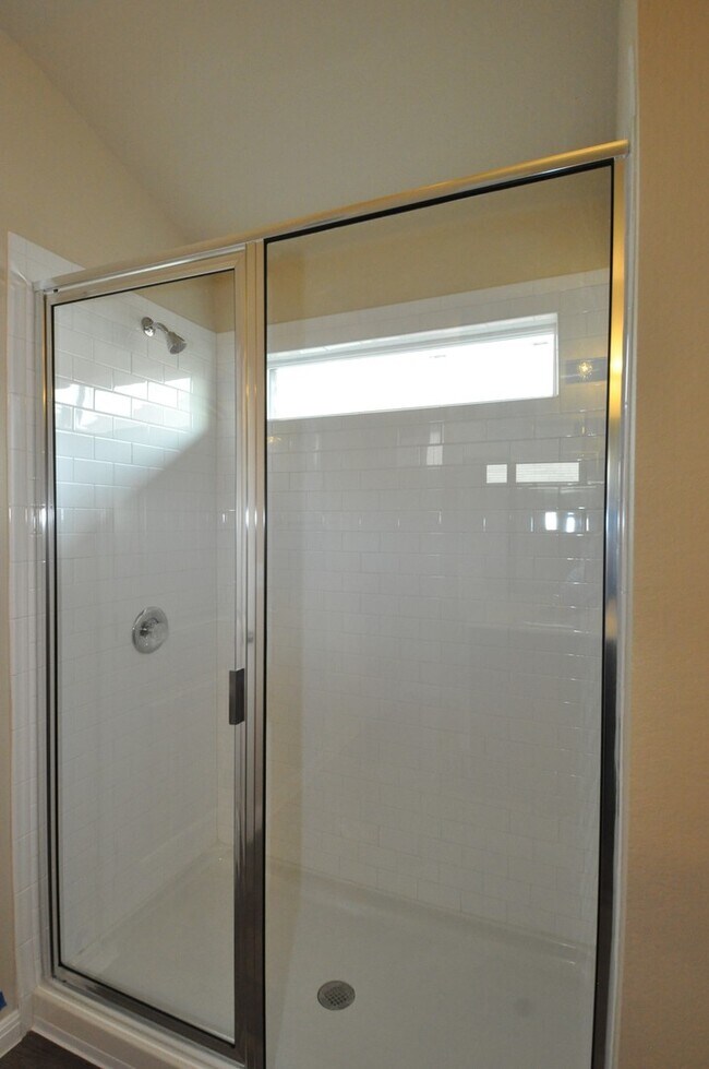 Building Photo - Dont Miss This Beauty In A Quiet Community