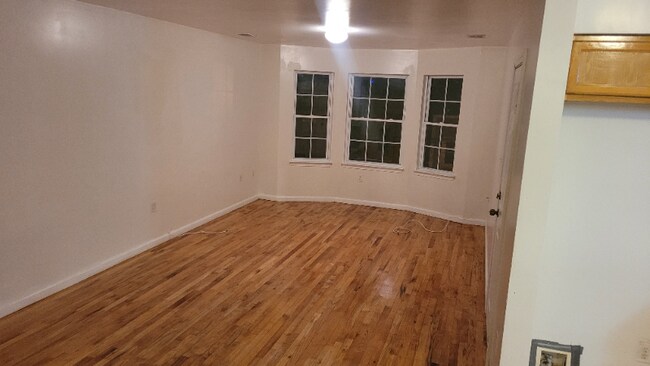 Foto del edificio - 323 E Jersey St