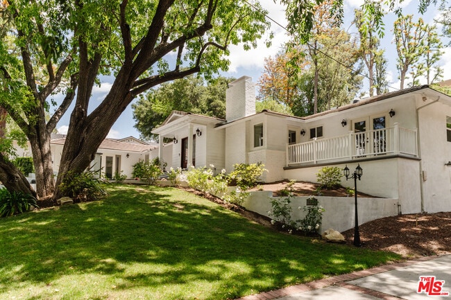 Building Photo - 15514 Del Gado Dr