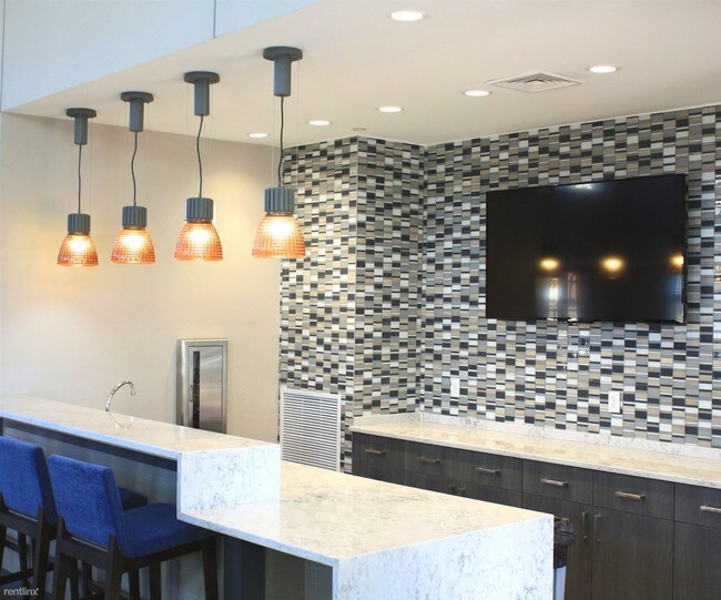 Foto del edificio - 1 br, 1 bath  - 5 Crown Dr Unit 106
