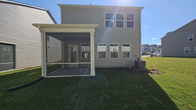 Exterior - Parte trasera de la casa - 2227 Cape May Ln