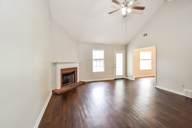 Building Photo - 9785 Kingsridge Dr