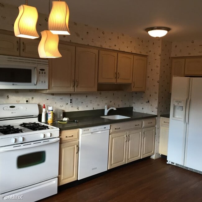 Building Photo - 2 br, 2.5 bath Townhome - 123 Highview Dr