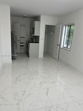 Building Photo - 625 SW 5th Ave