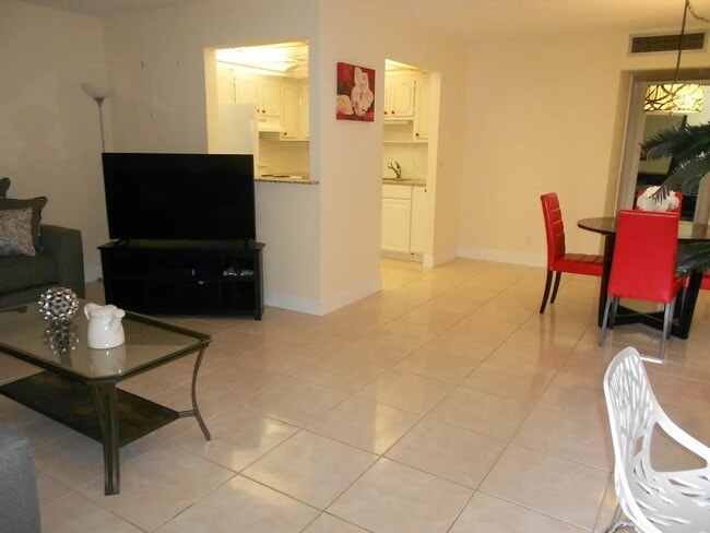 Foto del edificio - 211 Brittany E