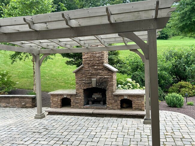 Building Photo - 123 Greystone Dr