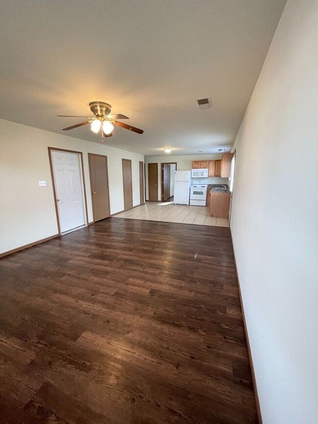 Building Photo - 2 Bed | 1.5 Bath | Duplex