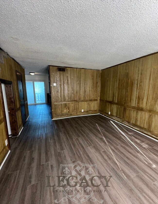 Building Photo - 1031 Harold Dr