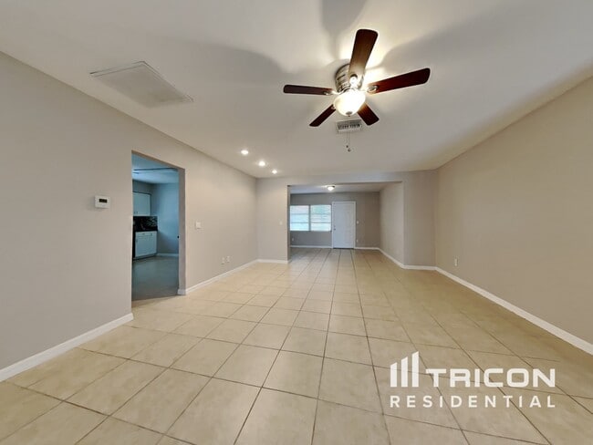 Building Photo - 2131 Greenbriar Blvd