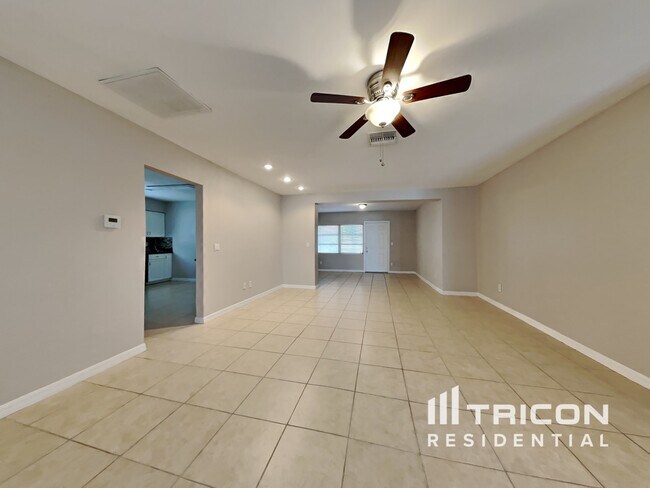 Building Photo - 2131 Greenbriar Boulevard Clearwater FL