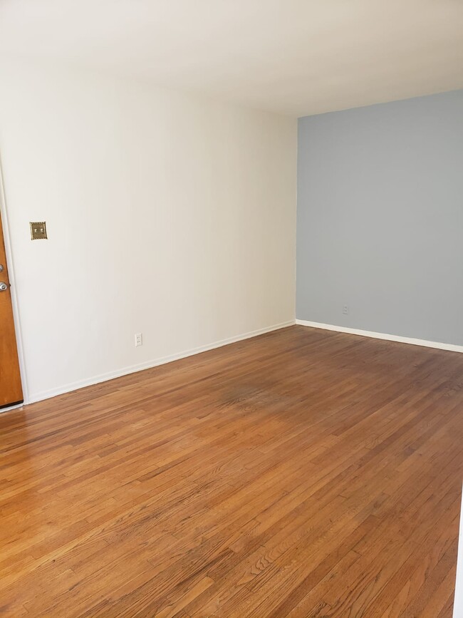 Building Photo - 1412 Centinela Ave