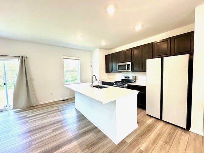 Building Photo - 2024 Built 3 Bedroom 2.5 bath 2 Car Garage...