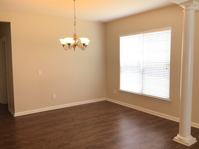 Foto del edificio - 6923 Babbling Brook Ln