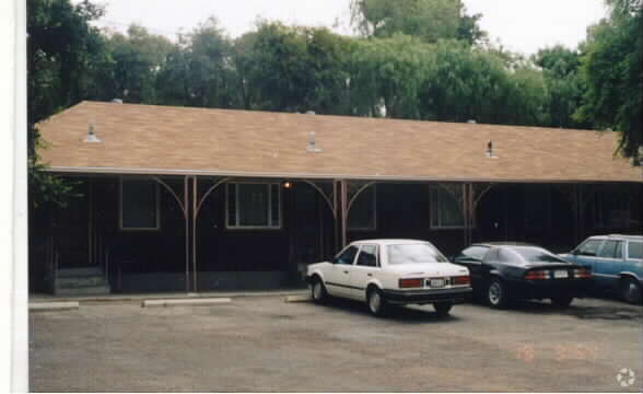 Building Photo - 494-500 Burnham Rd