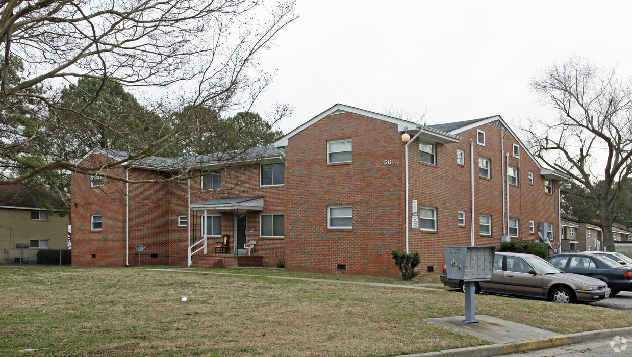 Primary Photo - Raylaine Manor Apartments