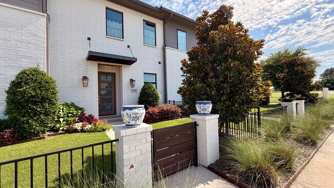 Foto del edificio - 4233 Watercourse Dr