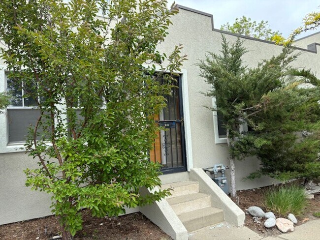 Foto del edificio - 604 W 13th St