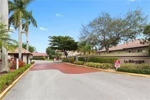 Building Photo - 3060 La Mirage Dr