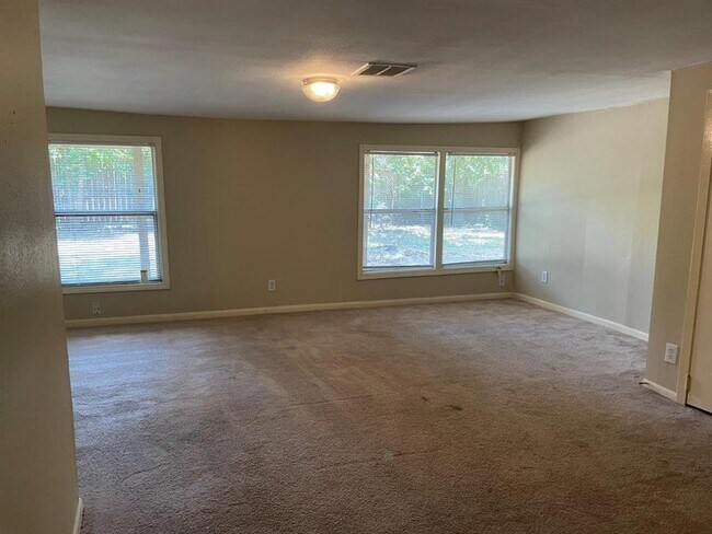 Foto del edificio - 4214 Howcher St