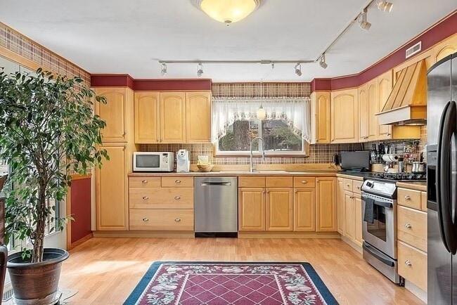 Building Photo - 68 E Bluff Rd