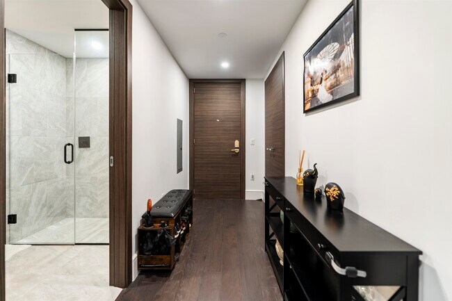 Foto del edificio - 8701 Churchill Rd