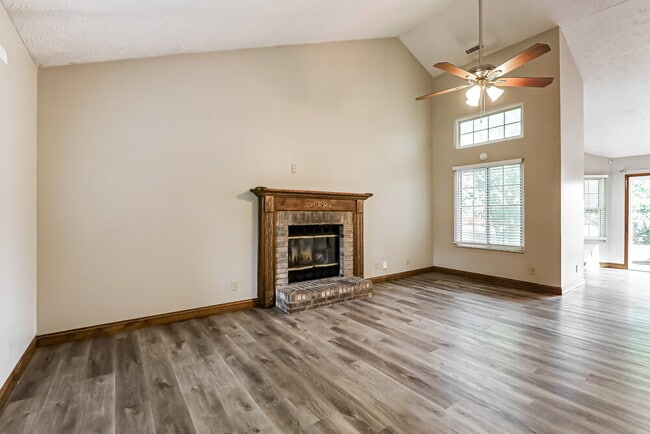 Building Photo - 8867 Sundrop Rd
