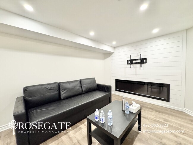 Photo du bâtiment - Cozy 1-Bedroom Corner Basement Apartment with Parking & Walk-Out Garage in Whitby