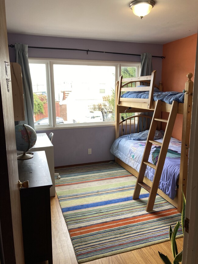 Children's room - 1140 Addison St
