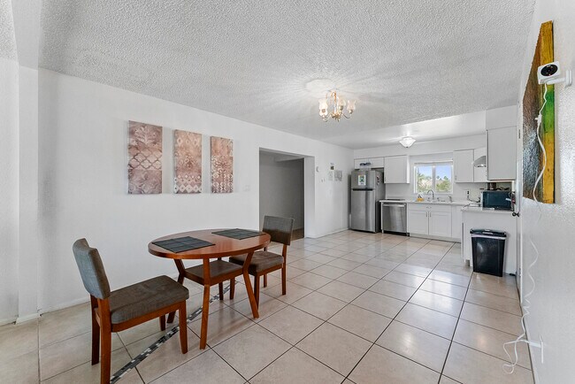 Building Photo - 2357 W El Moro Cir