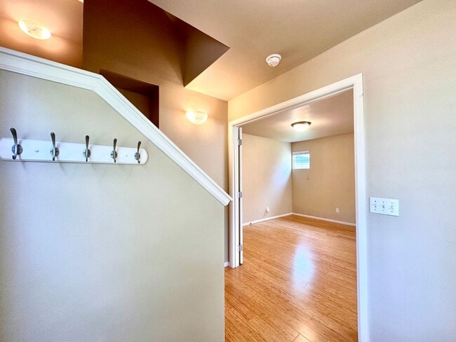 Building Photo - 3bd/2.5ba Sammamish Townhouse