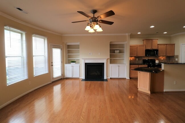 Building Photo - 982 Silver Leaf Dr