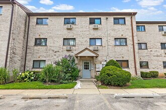Building Photo - 522 E Spruce Dr