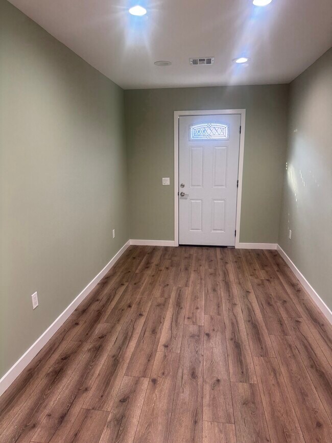 Foto del edificio - 1429 E 82nd St