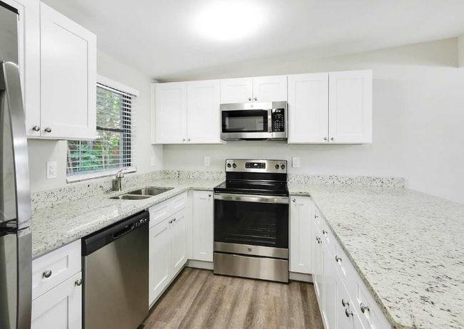 Foto del edificio - 8847 N 33rd St