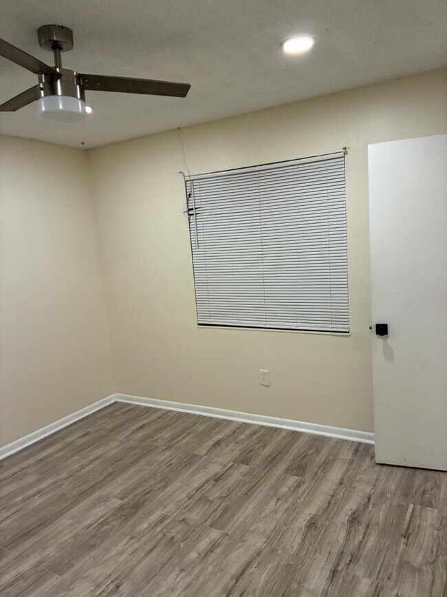 Foto del edificio - 6001 Shaker Wood Cir