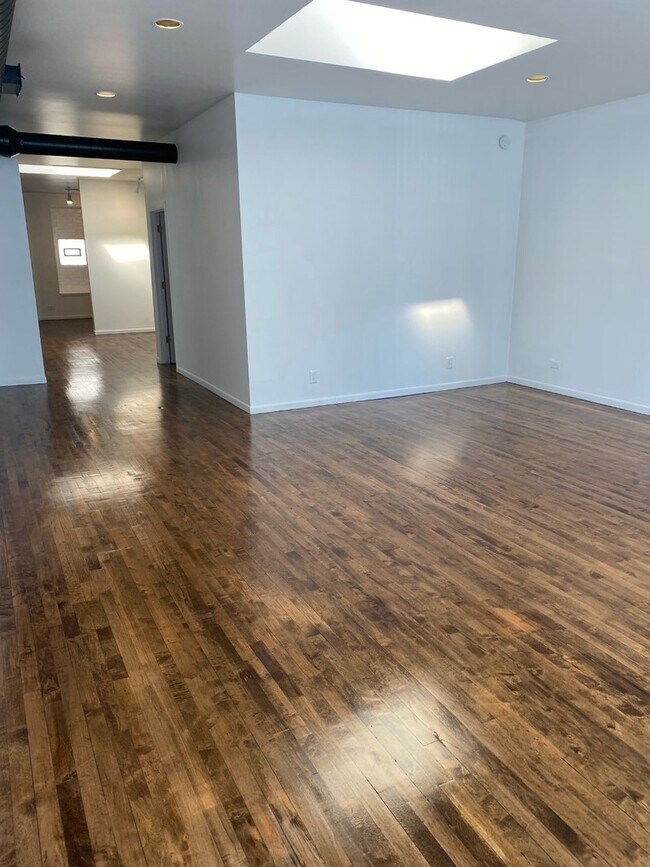 Building Photo - 636 N Orleans St
