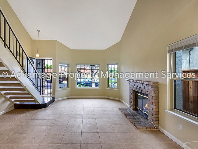 Building Photo - 2732 Carpinteria Dr