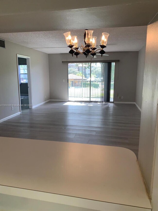 Foto del edificio - 12850 SW 4th Ct