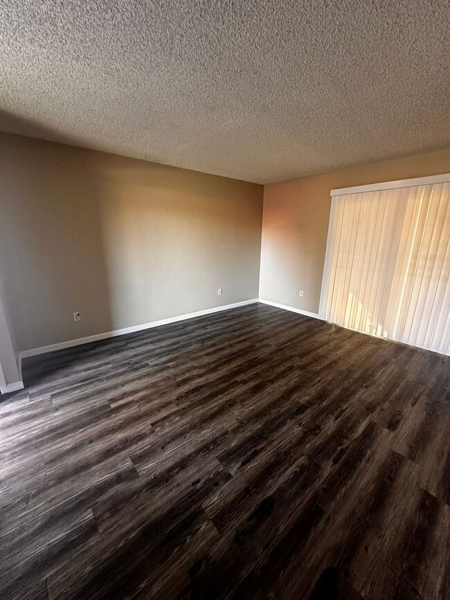 Foto del edificio - 3 bed 2 Bath Apartment for Rent