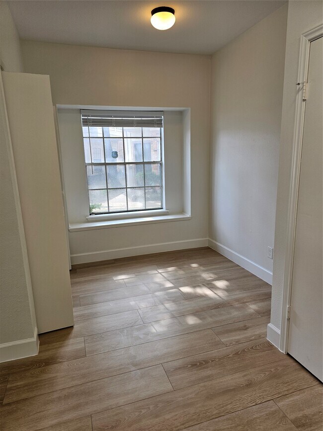 Building Photo - 2626 Holly Hall St